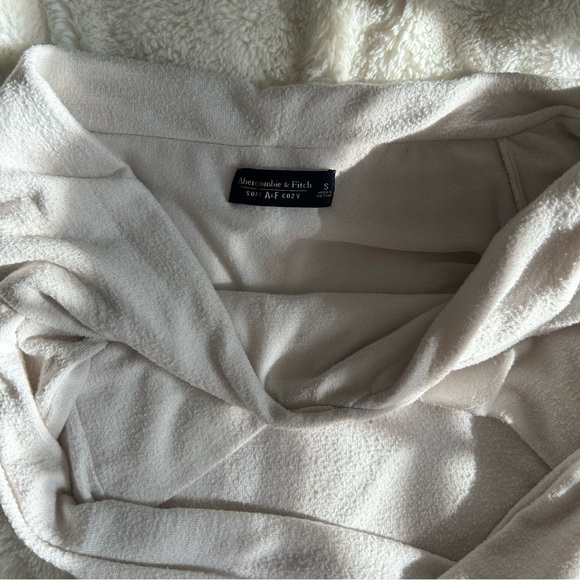 Abercrombie long sleeve - Picture 2 of 3